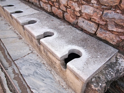 ancient roman toilets